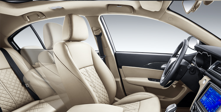 座椅電動調節(jié)+后排老板鍵  商務級乘坐體驗